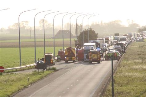 ongeval gistel vandaag|Eén dode en twee zwaargewonde kinderen bij。